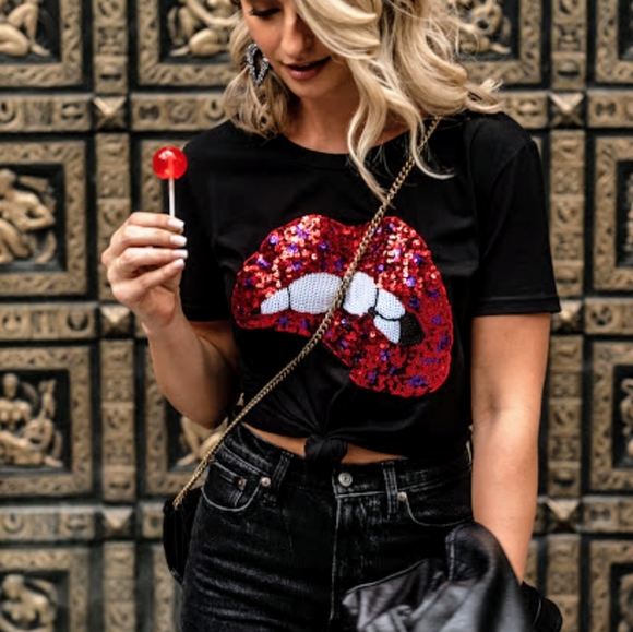 1 left!New Sexy Sequin Bite My Lip Graphic T-Shirt - Picture 2 of 7
